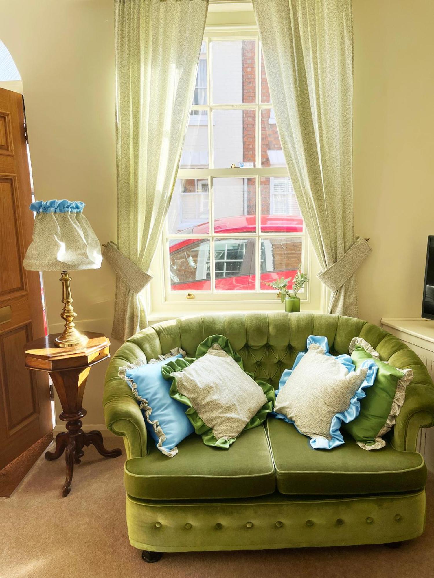 Traditional 2 Bedroom Cottage Стратфорд-апон-Эйвон Экстерьер фото